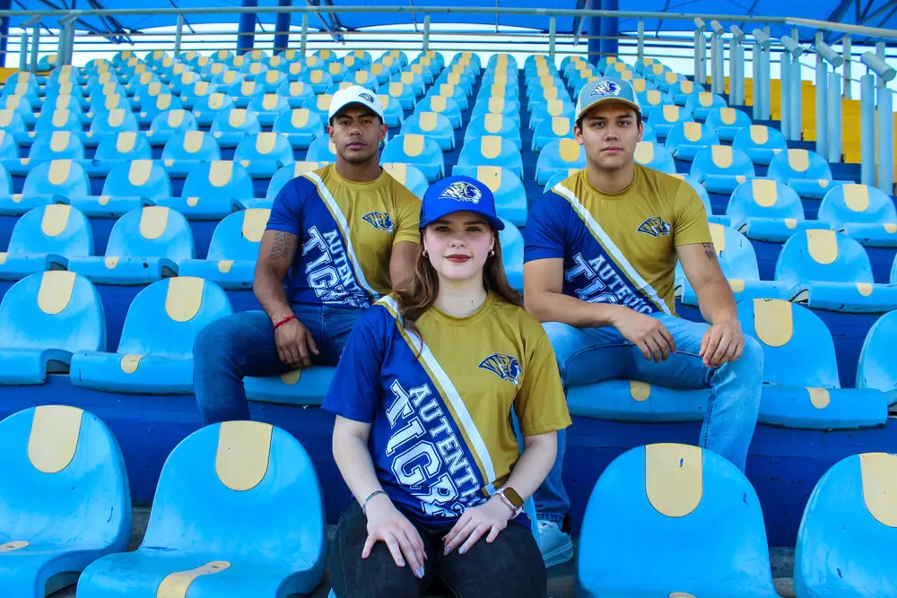 Playeras y gorras Auténticos Tigres en las gradas