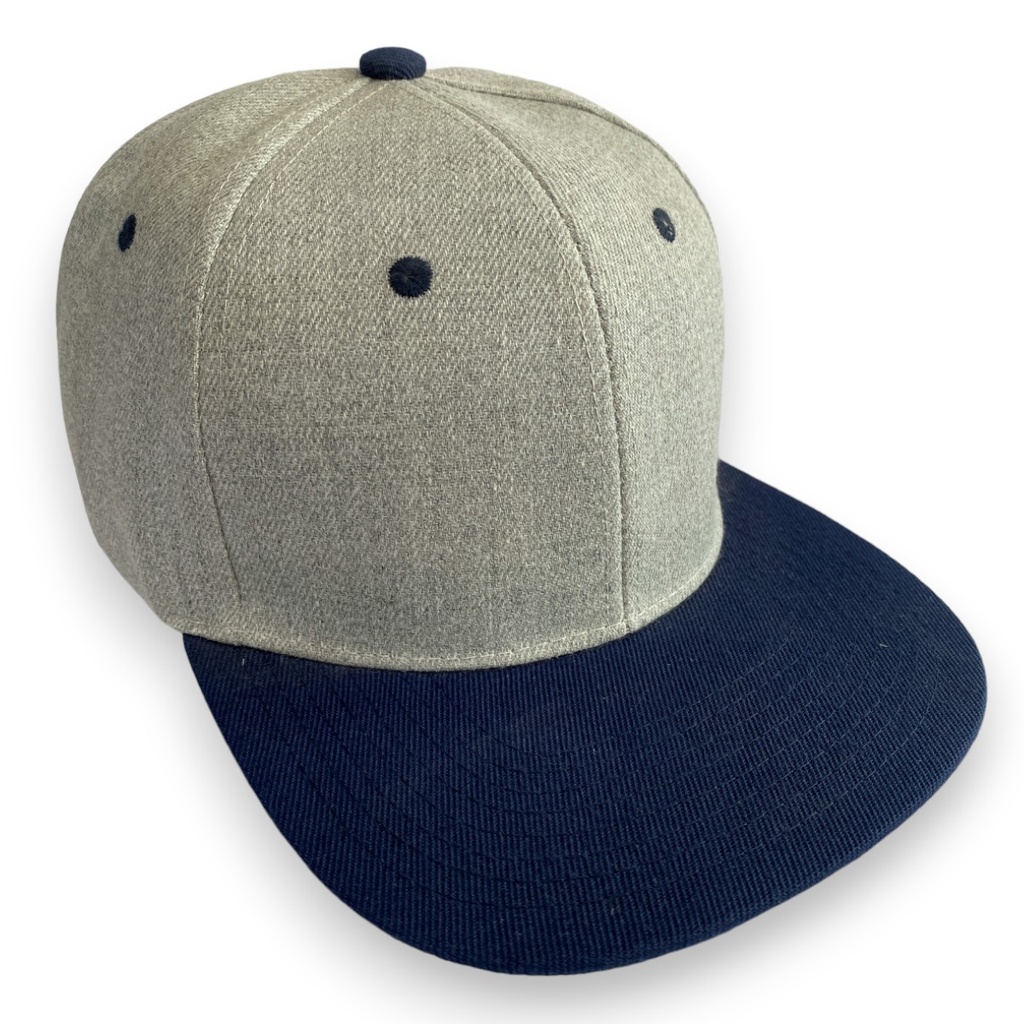 Gorra GCMCAPS acrílico combinada visera plana. Broche plástico