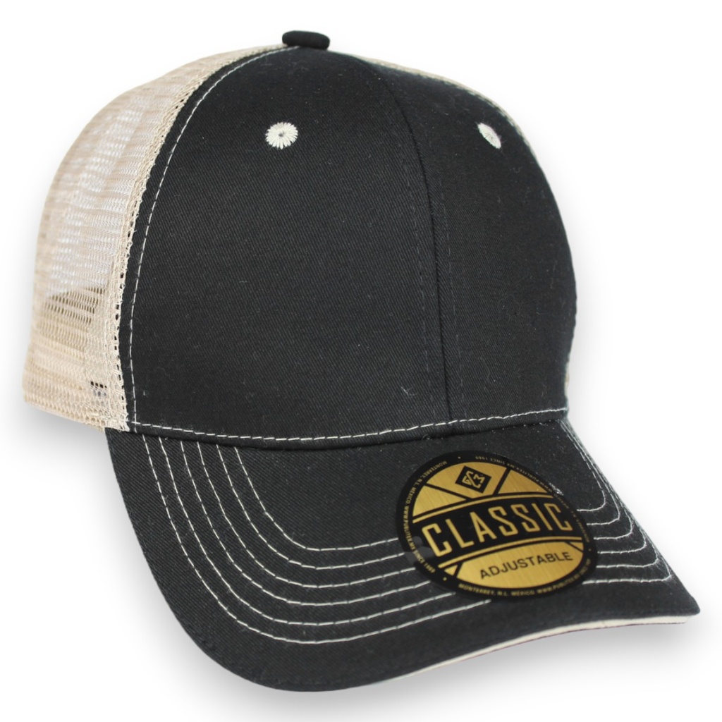 Gorra gabardina con malla en casco, detalle color en filo de visera. Broche plástico