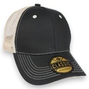 Gorra gabardina con malla en casco, detalle color en filo de visera. Broche plástico