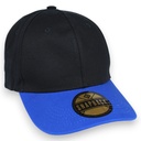 Gorra gabardina semiplana con refuerzo. Broche plástico