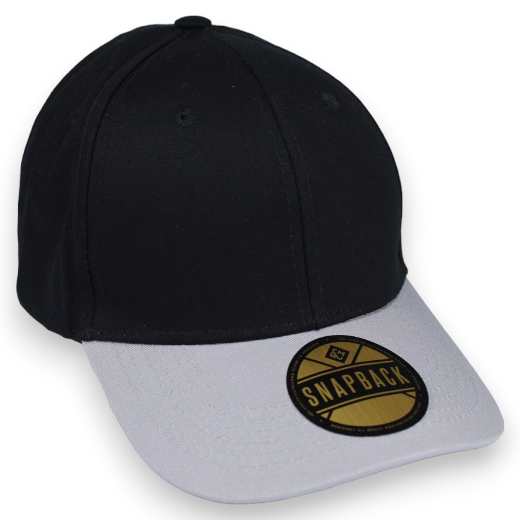 Gorra gabardina semiplana con refuerzo. Broche plástico